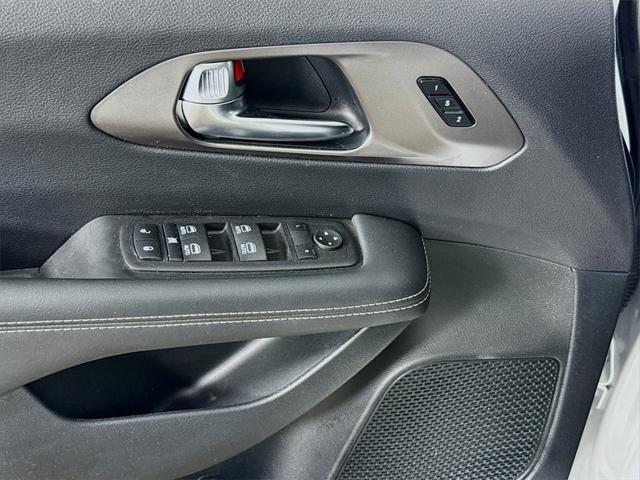 used 2025 Chrysler Pacifica car, priced at $30,740