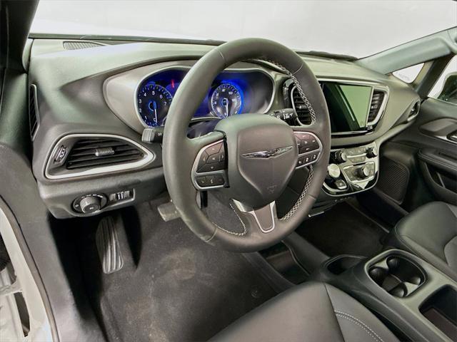 used 2025 Chrysler Pacifica car, priced at $30,740
