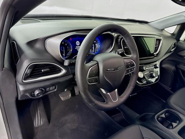 used 2025 Chrysler Pacifica car, priced at $30,740
