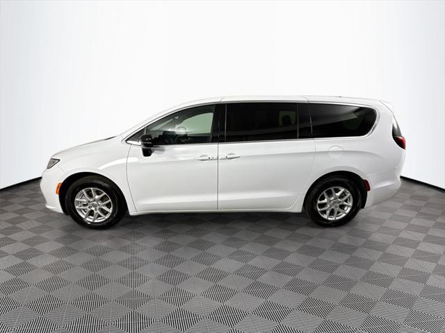used 2025 Chrysler Pacifica car, priced at $30,740
