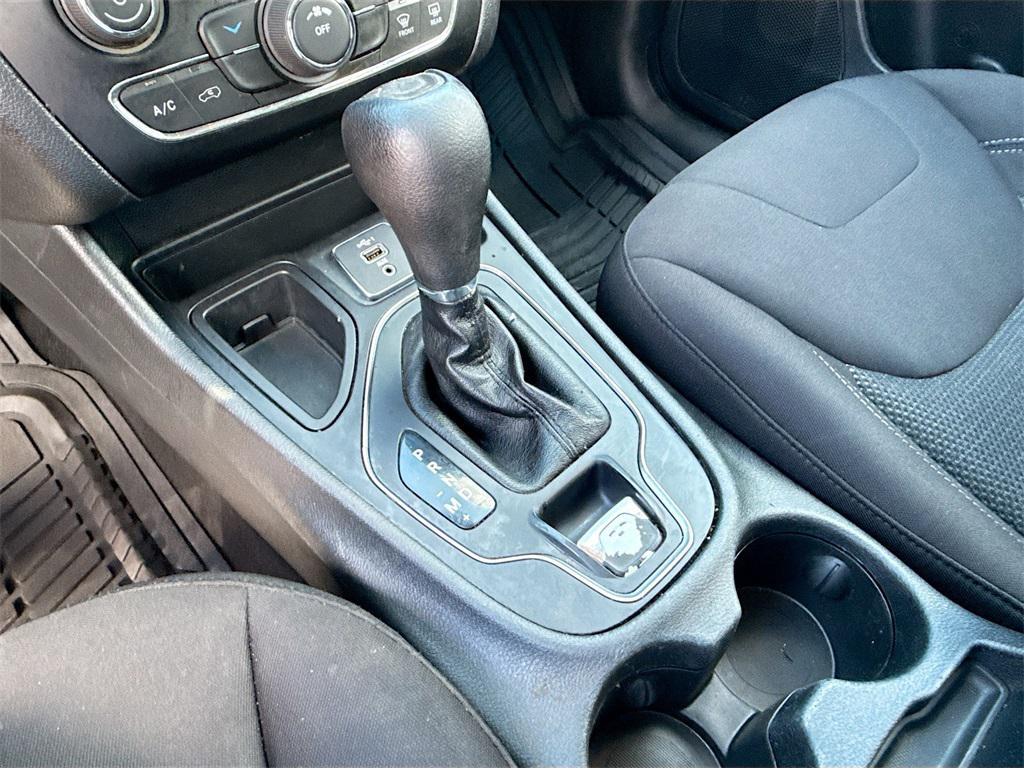 used 2020 Jeep Cherokee car, priced at $8,103