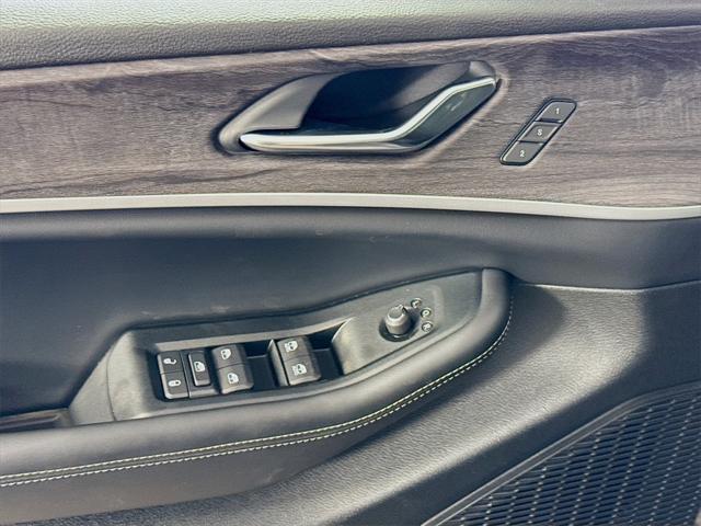 new 2025 Jeep Grand Cherokee car, priced at $37,135