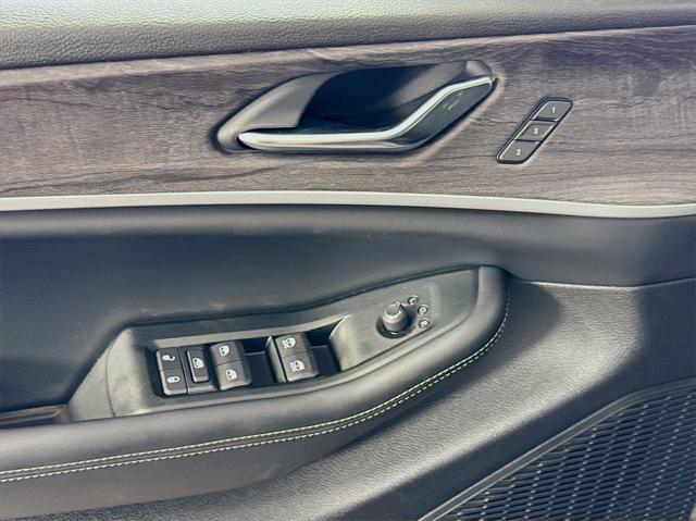 new 2025 Jeep Grand Cherokee car, priced at $37,291