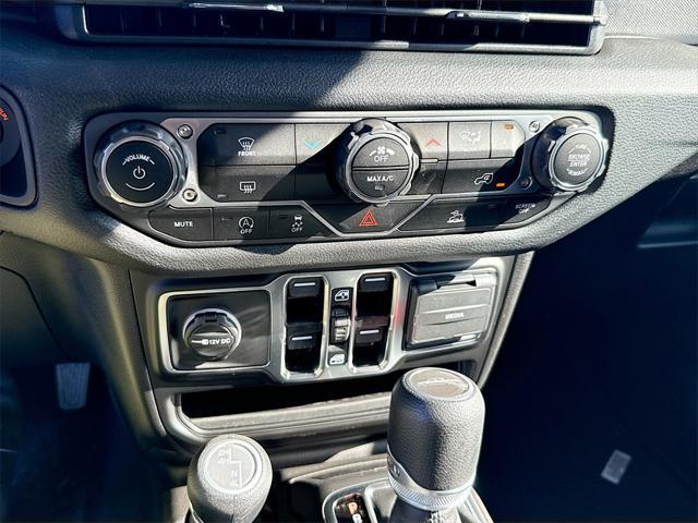 new 2025 Jeep Gladiator car, priced at $35,873