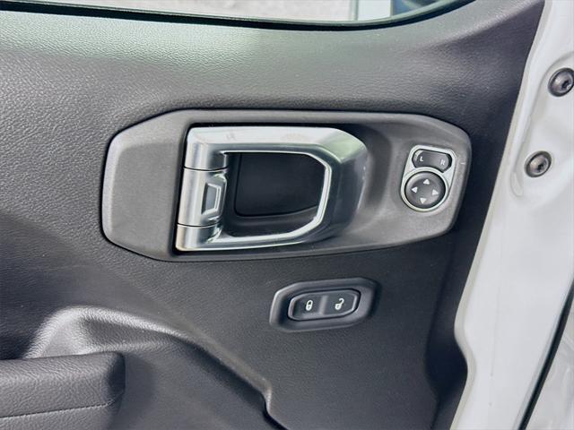 new 2025 Jeep Gladiator car, priced at $35,674