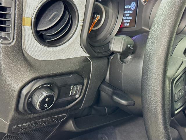 new 2025 Jeep Gladiator car, priced at $35,674