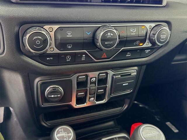new 2025 Jeep Gladiator car, priced at $35,674