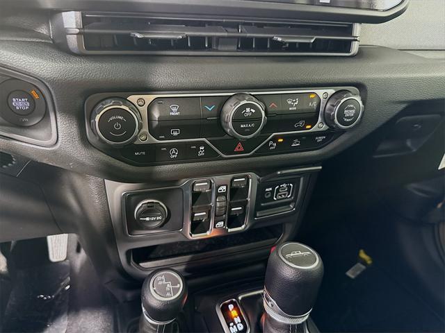new 2025 Jeep Gladiator car, priced at $39,015