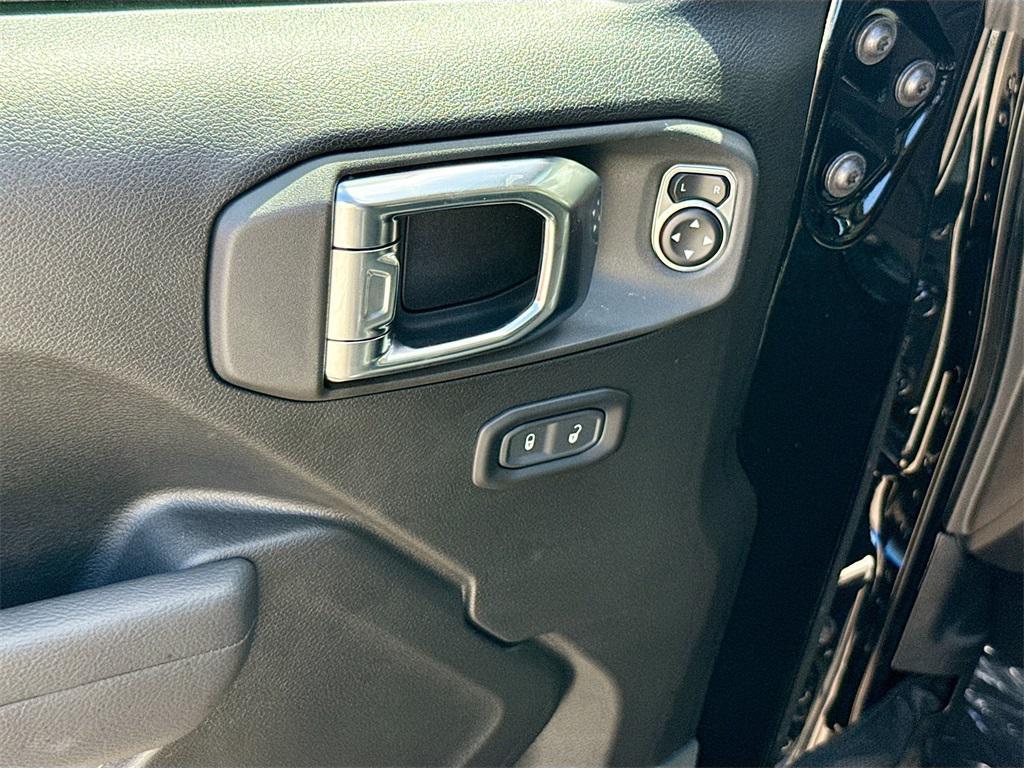 new 2025 Jeep Wrangler car, priced at $48,407
