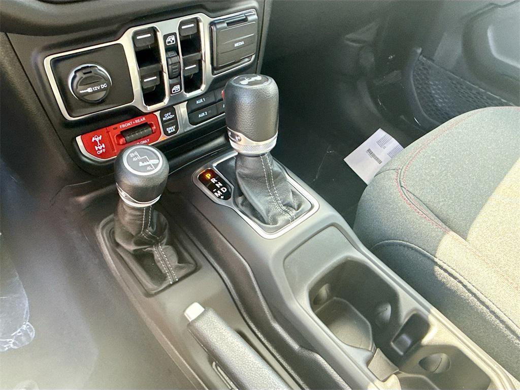 new 2025 Jeep Wrangler car, priced at $48,407