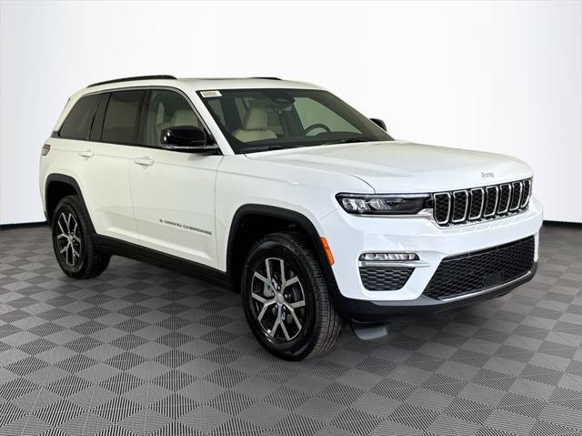 new 2025 Jeep Grand Cherokee car, priced at $37,533