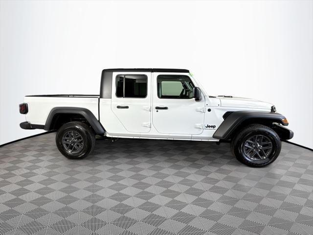 new 2025 Jeep Gladiator car, priced at $35,881