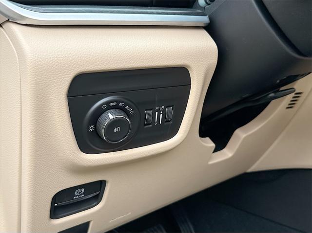 new 2025 Jeep Grand Cherokee car, priced at $36,783