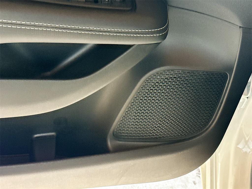 new 2025 Chrysler Pacifica car, priced at $38,673