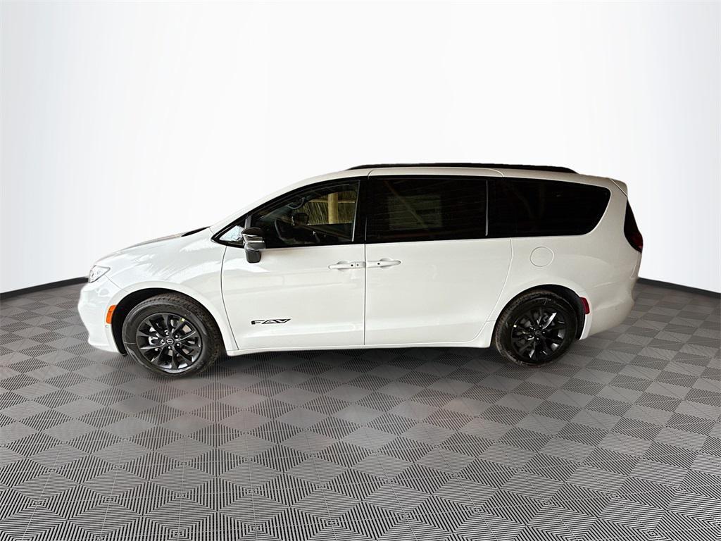 new 2025 Chrysler Pacifica car, priced at $38,673