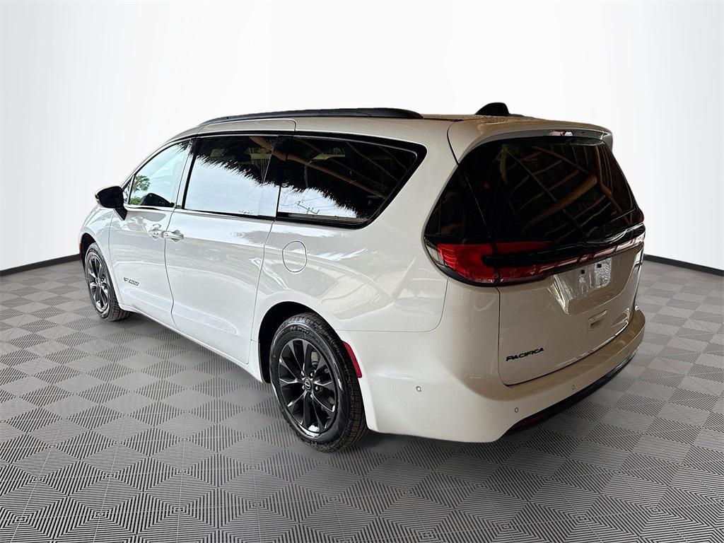 new 2025 Chrysler Pacifica car, priced at $38,673