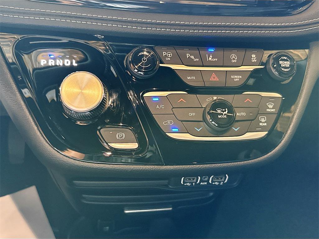 new 2025 Chrysler Pacifica car, priced at $38,673