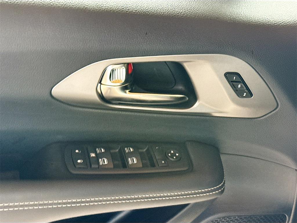 new 2025 Chrysler Pacifica car, priced at $38,673