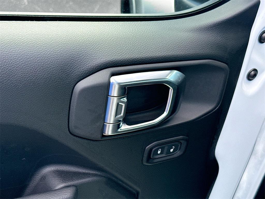 new 2026 Jeep Wrangler car, priced at $33,931