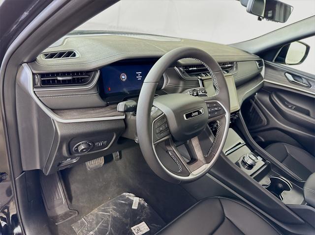 new 2025 Jeep Grand Cherokee car, priced at $39,785