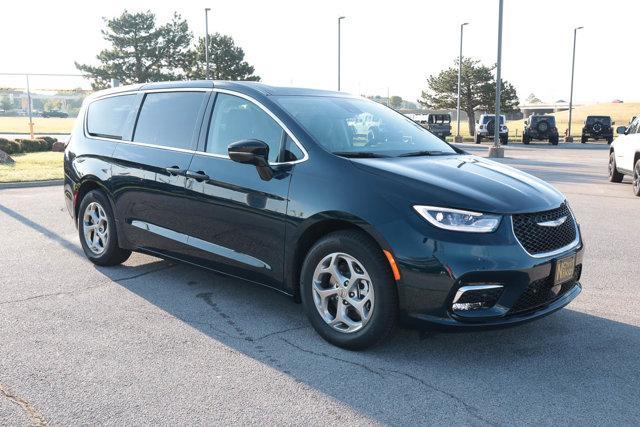 new 2024 Chrysler Pacifica car, priced at $45,856