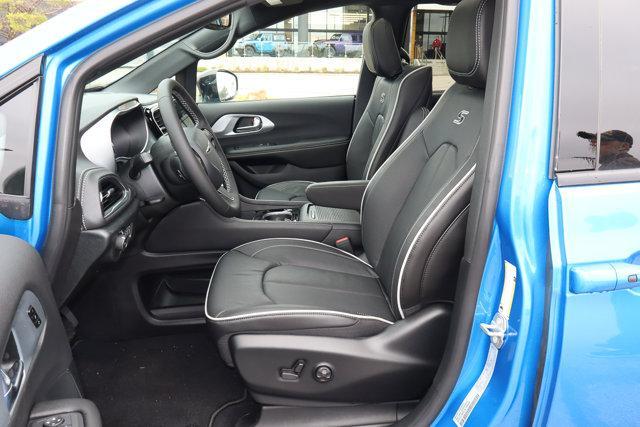 new 2026 Chrysler Pacifica car, priced at $54,988