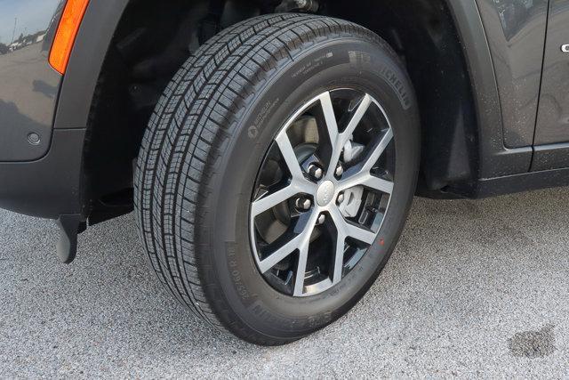new 2025 Jeep Grand Cherokee car, priced at $47,988