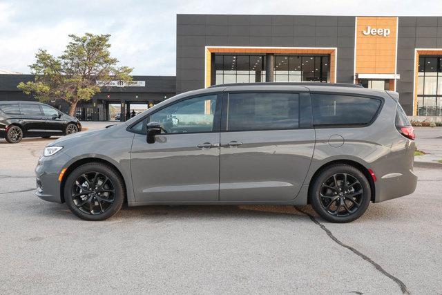 new 2025 Chrysler Pacifica car, priced at $46,988