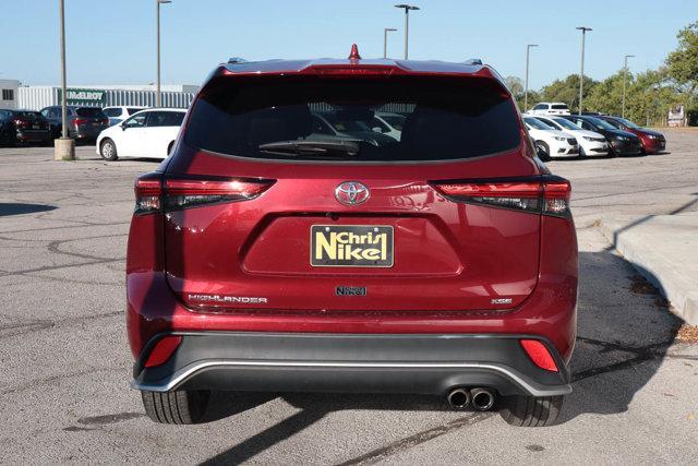 used 2021 Toyota Highlander car, priced at $33,788