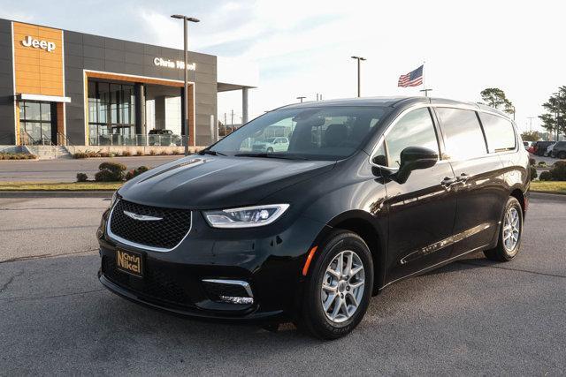 new 2025 Chrysler Pacifica car, priced at $39,969