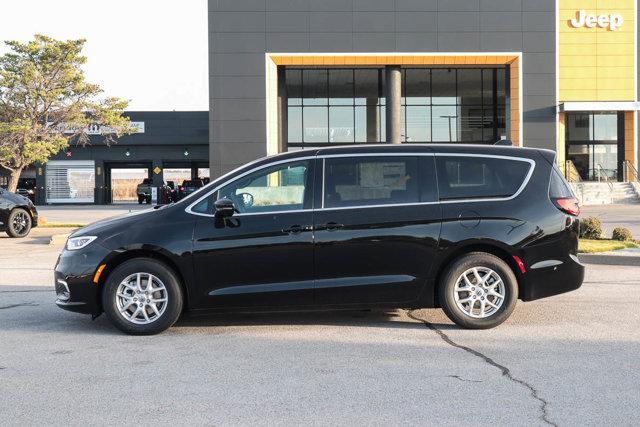 new 2025 Chrysler Pacifica car, priced at $39,969