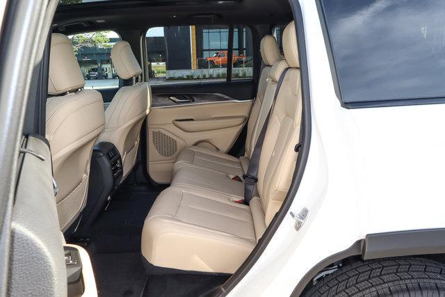 new 2025 Jeep Grand Cherokee car, priced at $47,593