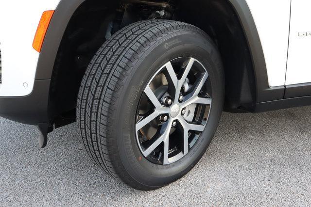 new 2025 Jeep Grand Cherokee car, priced at $47,593