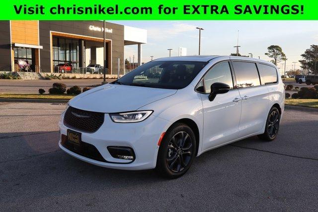 new 2026 Chrysler Pacifica car, priced at $45,769