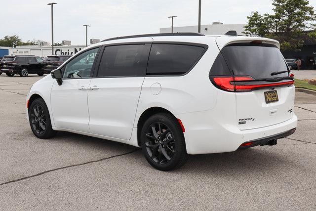 new 2026 Chrysler Pacifica car, priced at $51,913