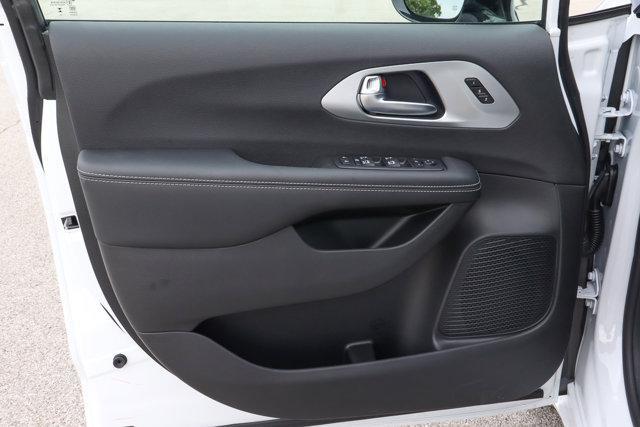 new 2026 Chrysler Pacifica car, priced at $51,913