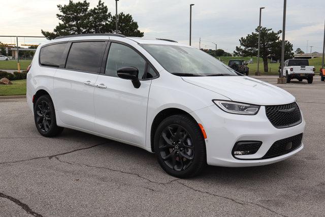new 2026 Chrysler Pacifica car, priced at $51,913