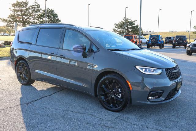 new 2025 Chrysler Pacifica car, priced at $46,988