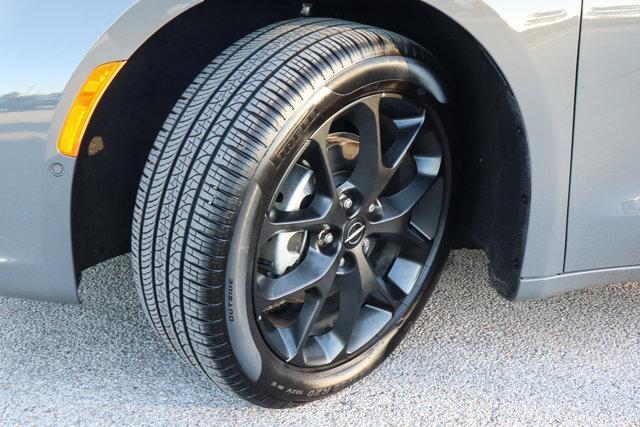 new 2025 Chrysler Pacifica car, priced at $46,988