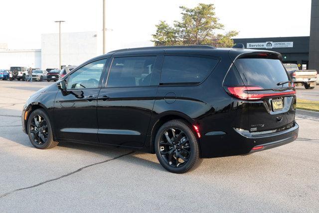 new 2025 Chrysler Pacifica car, priced at $43,469