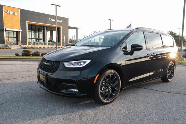 new 2025 Chrysler Pacifica car, priced at $46,518