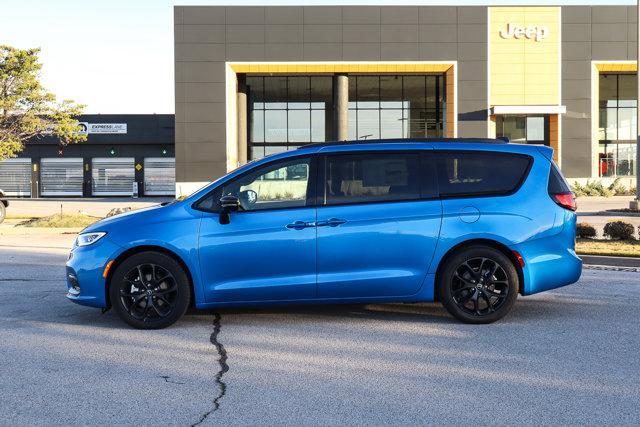 new 2026 Chrysler Pacifica car, priced at $52,814