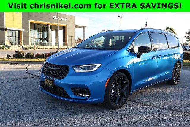 new 2026 Chrysler Pacifica car, priced at $52,814