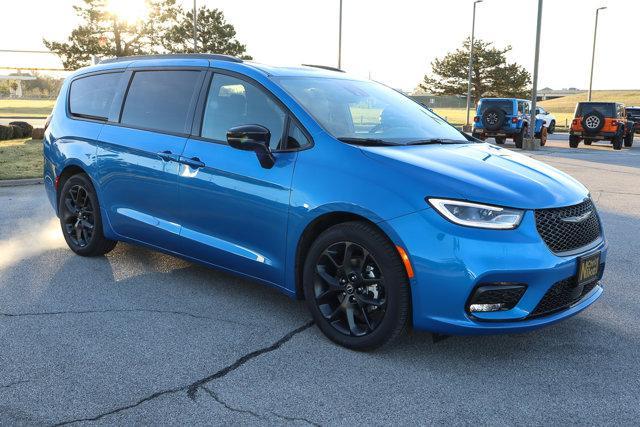 new 2026 Chrysler Pacifica car, priced at $52,814