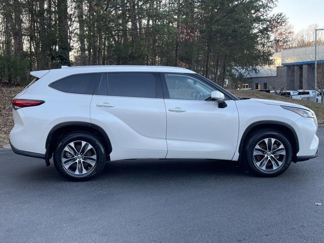 used 2020 Toyota Highlander car, priced at $28,225