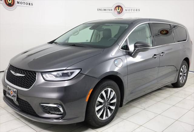 used 2022 Chrysler Pacifica Hybrid car, priced at $26,995