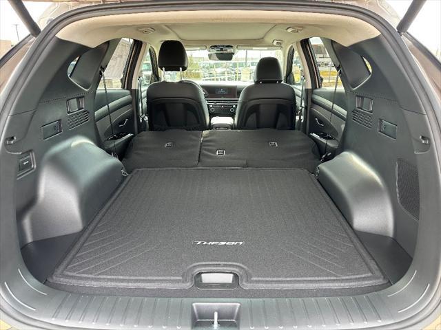 new 2025 Hyundai TUCSON Hybrid car, priced at $43,505