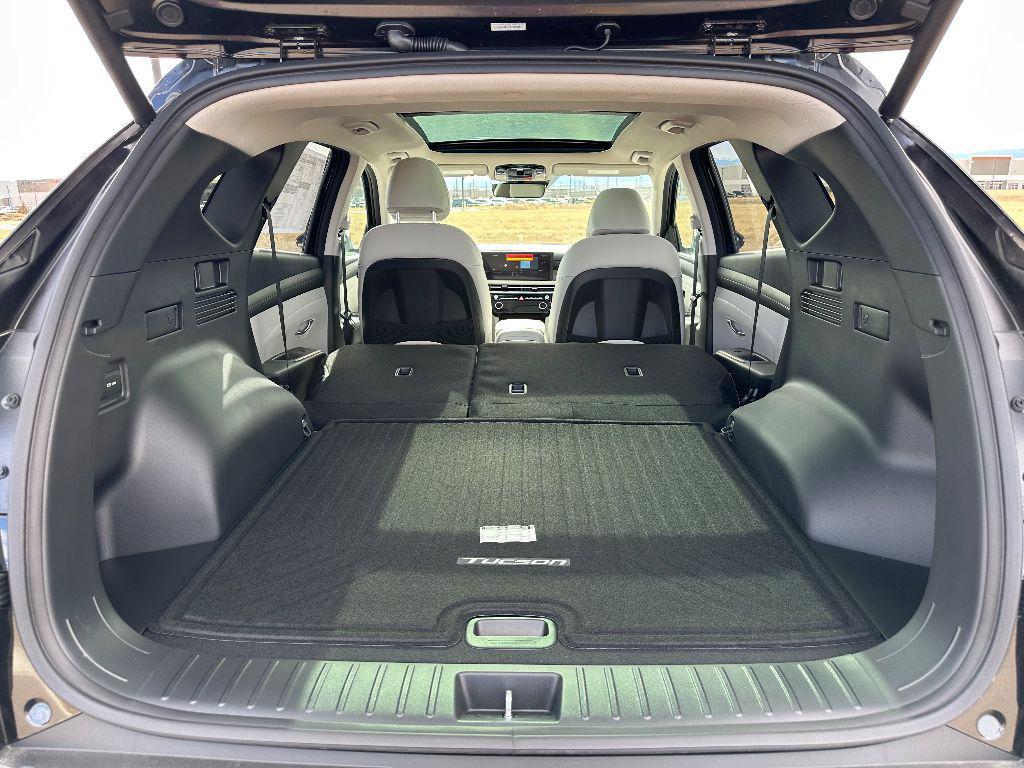 new 2025 Hyundai TUCSON Hybrid car, priced at $37,611