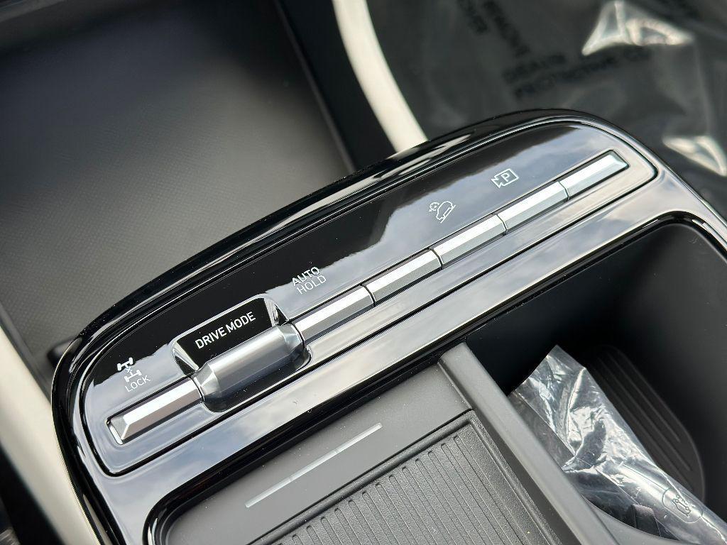 new 2025 Hyundai TUCSON Hybrid car, priced at $37,611