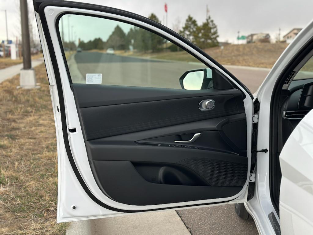 new 2025 Hyundai ELANTRA HEV car, priced at $25,438